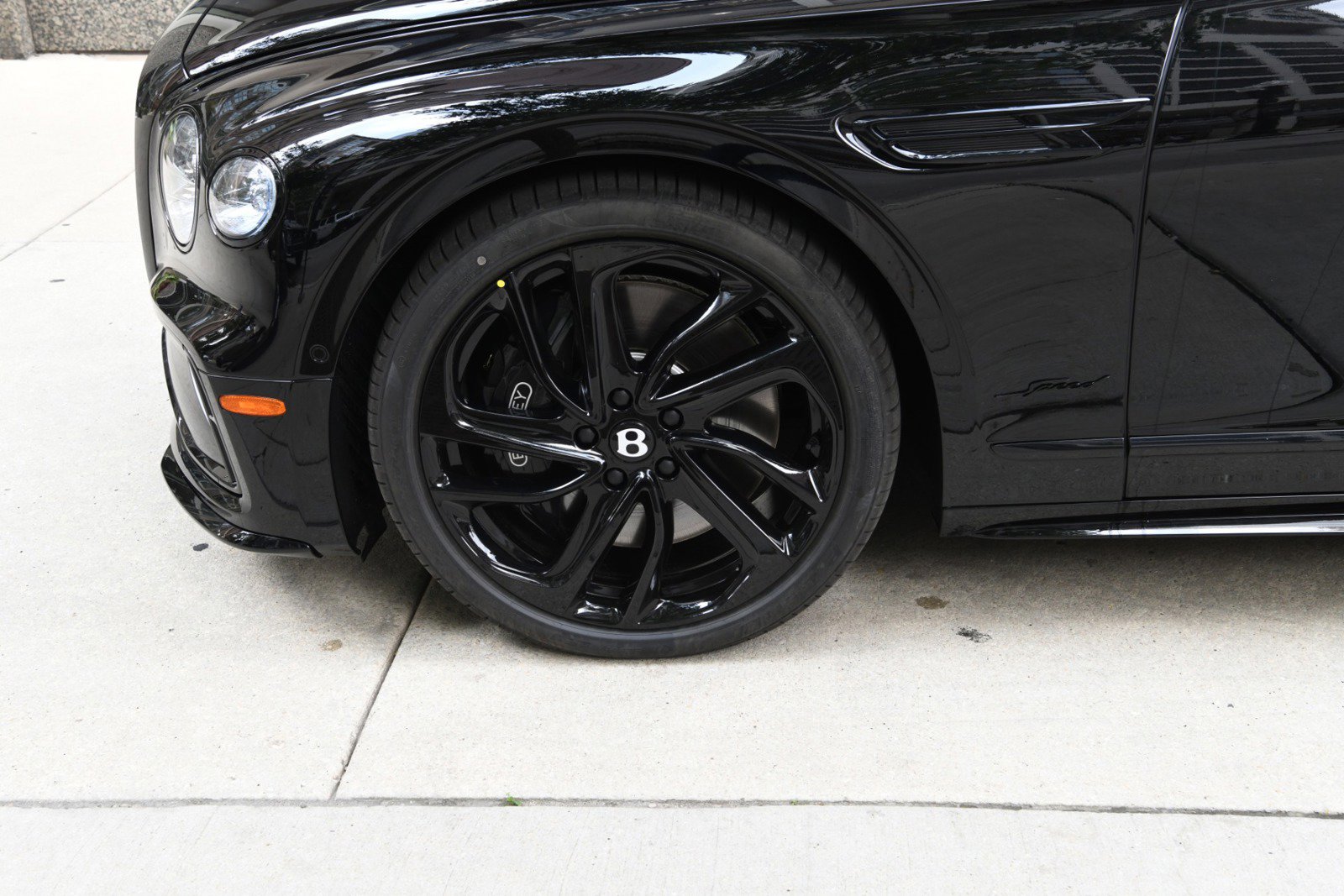 New 2025 Bentley Flying Spur Plug-In Hybrid image 23