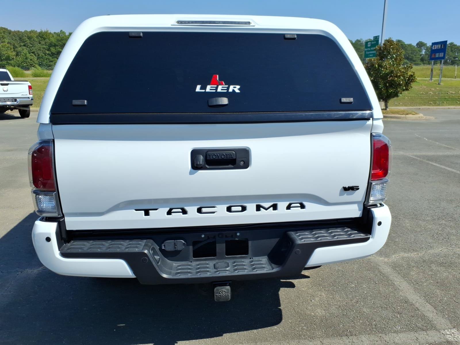 Used 2023 Toyota Tacoma TRD Off-Road w/ Advanced Technology Package AWD/4WD image 4