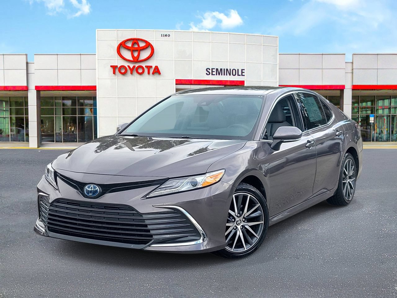 Used 2023 Toyota Camry XLE FWD image 1