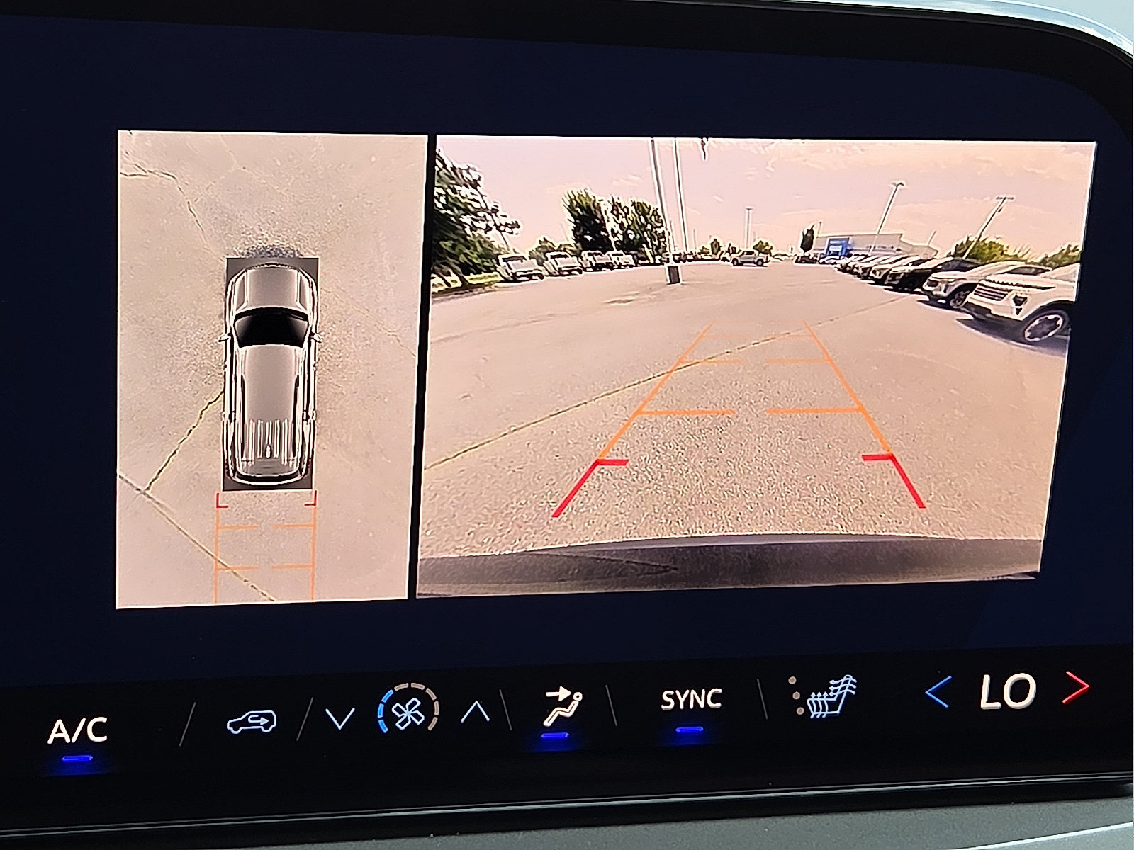 New 2027 Chevrolet Traverse LT w/ Sun and Wheel Package FWD image 17
