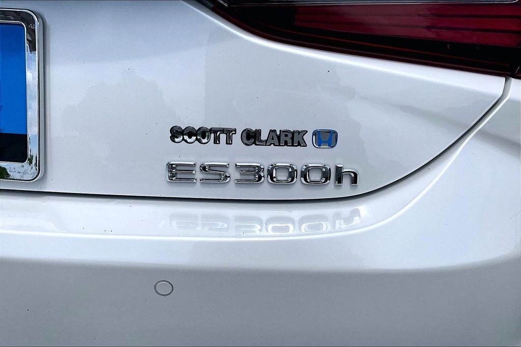 Used 2025 Lexus ES 300h w/ Technology Package FWD image 23