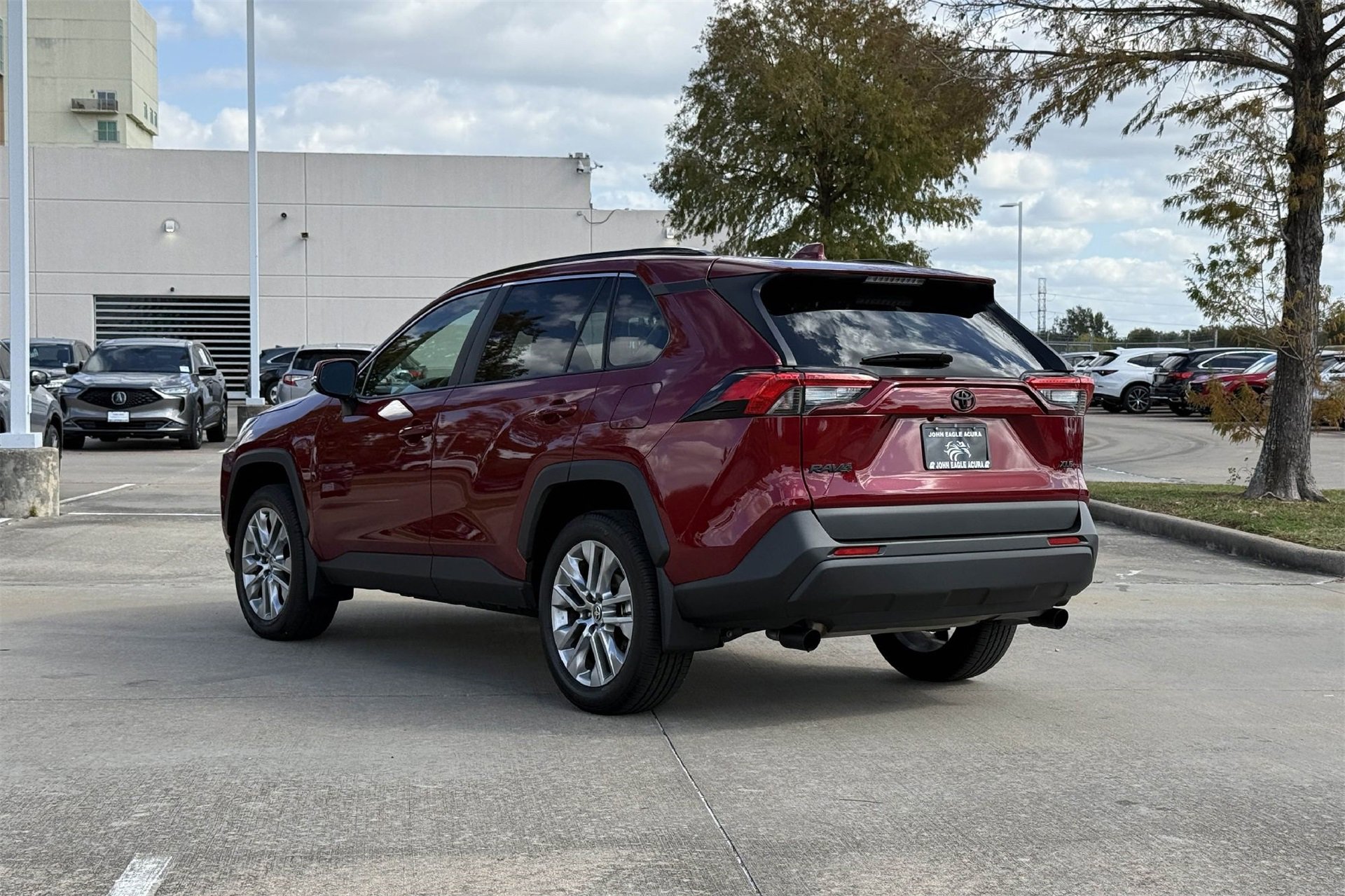 Used 2025 Toyota RAV4 XLE Premium image 4