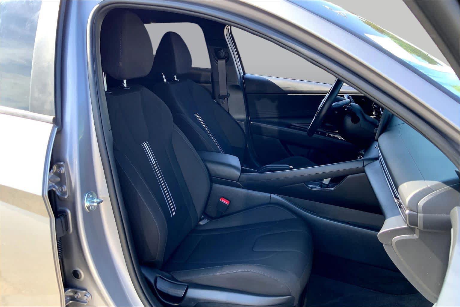 Used 2025 Hyundai Elantra Sport FWD image 9