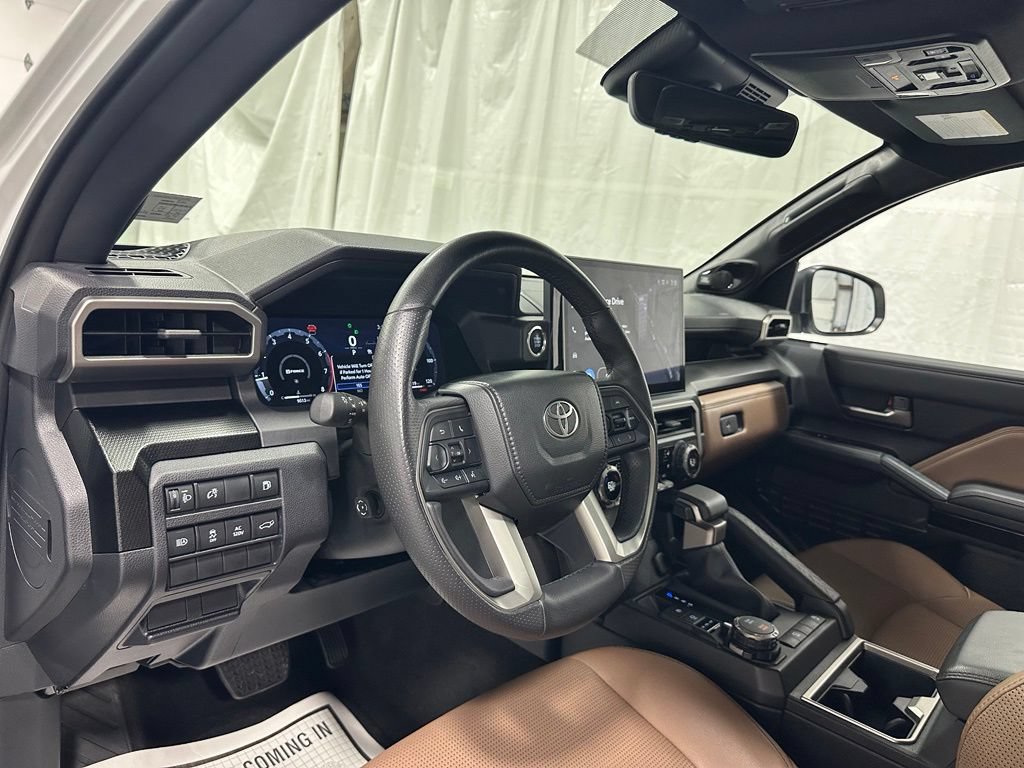 Used 2025 Toyota 4Runner Limited AWD/4WD image 15