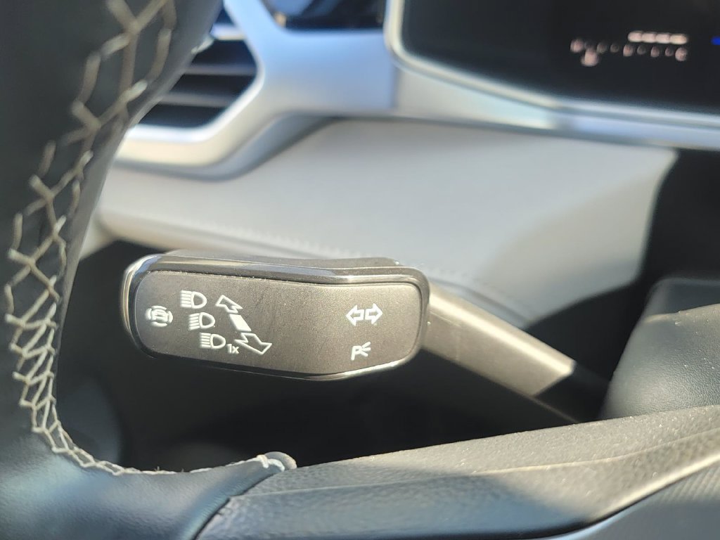 Used 2025 Volkswagen Taos SE AWD/4WD image 23