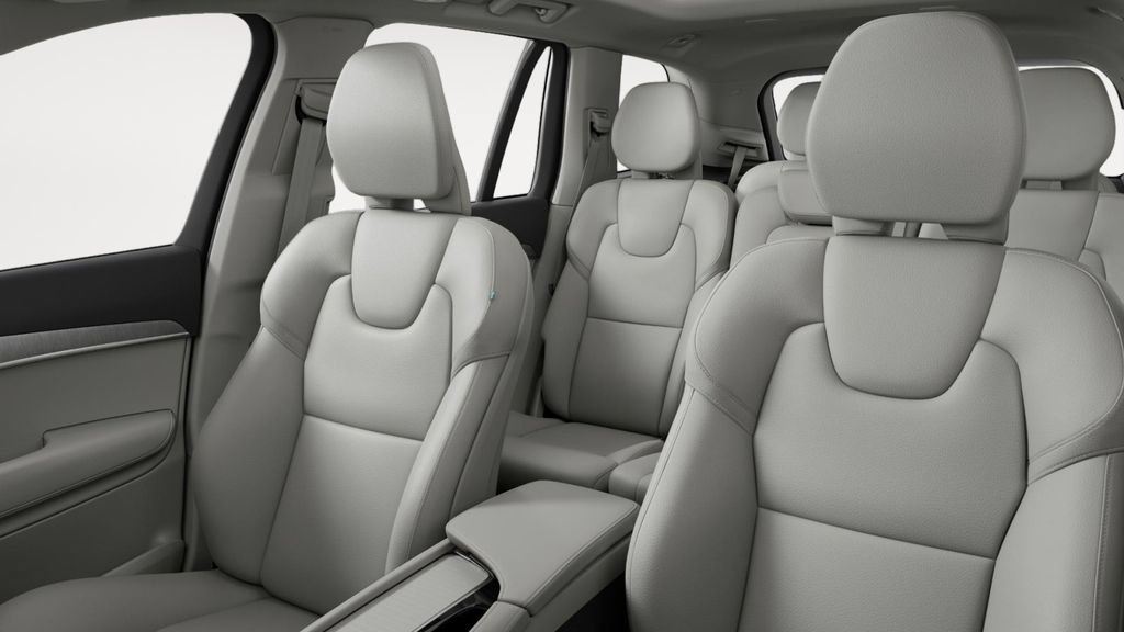 Certified 2023 Volvo XC90 B5 Core w/ Protection Package Premier AWD/4WD image 7
