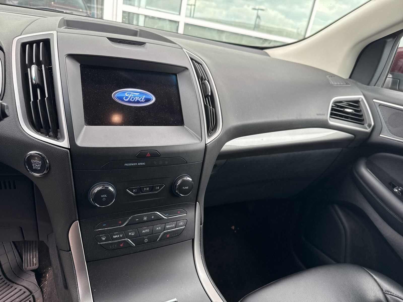 Used 2020 Ford Edge SEL image 12