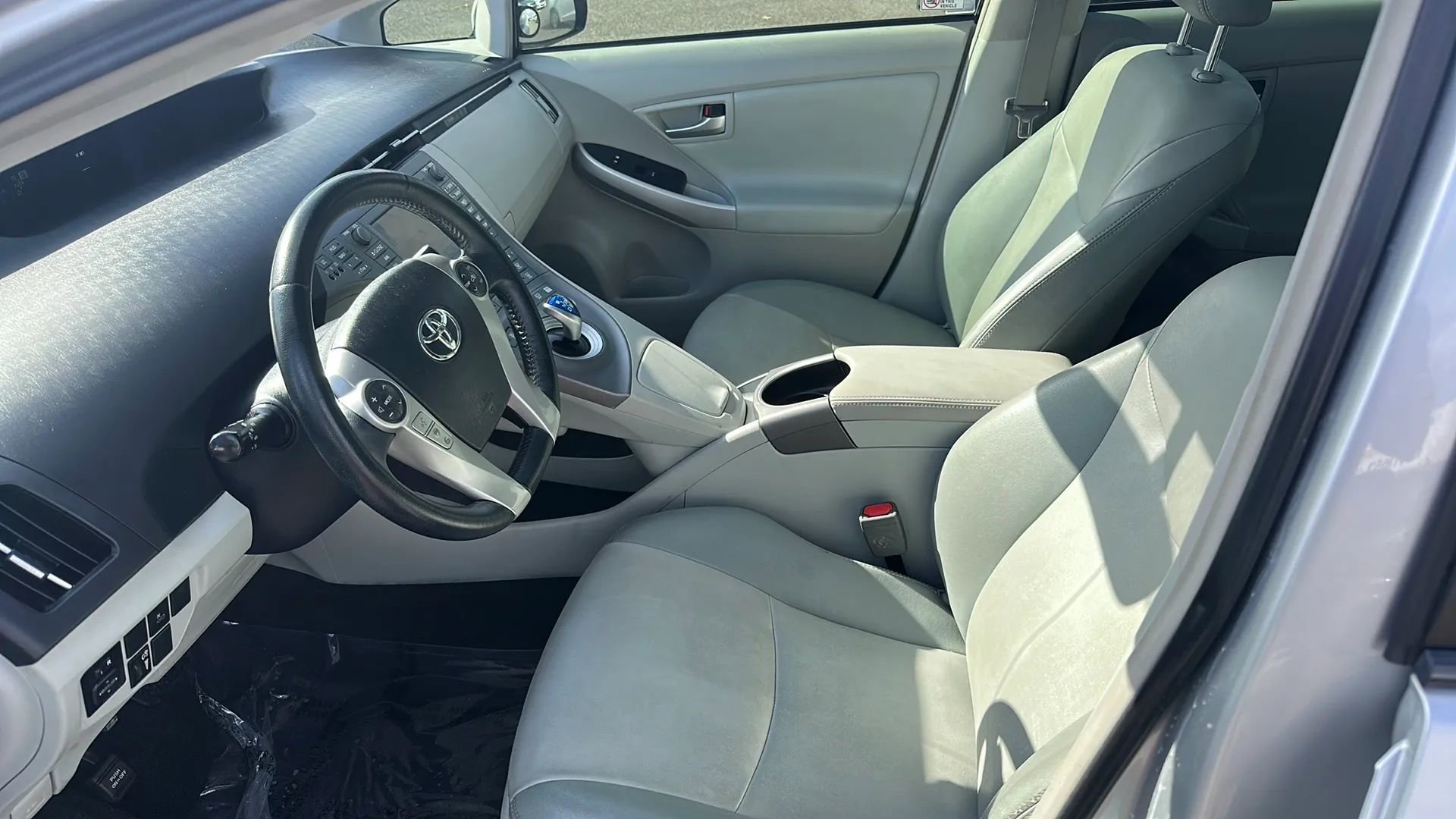 Used 2014 Toyota Prius Four image 8