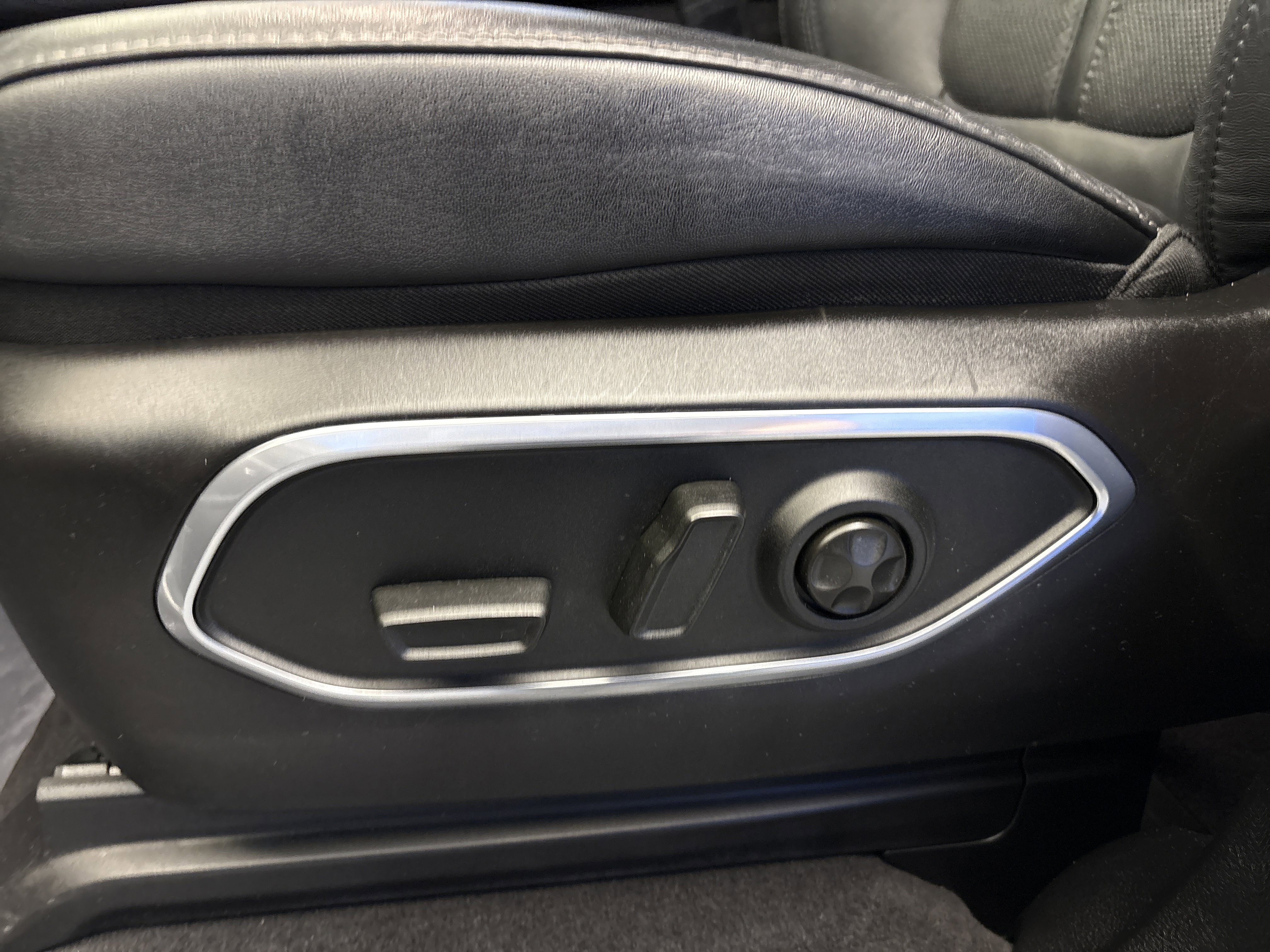 Used 2024 Jeep Wagoneer L Series II w/ Flexible Seating Group image 13