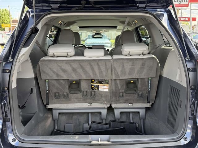 Used 2018 Toyota Sienna XLE w/ XLE Navigation Package image 9