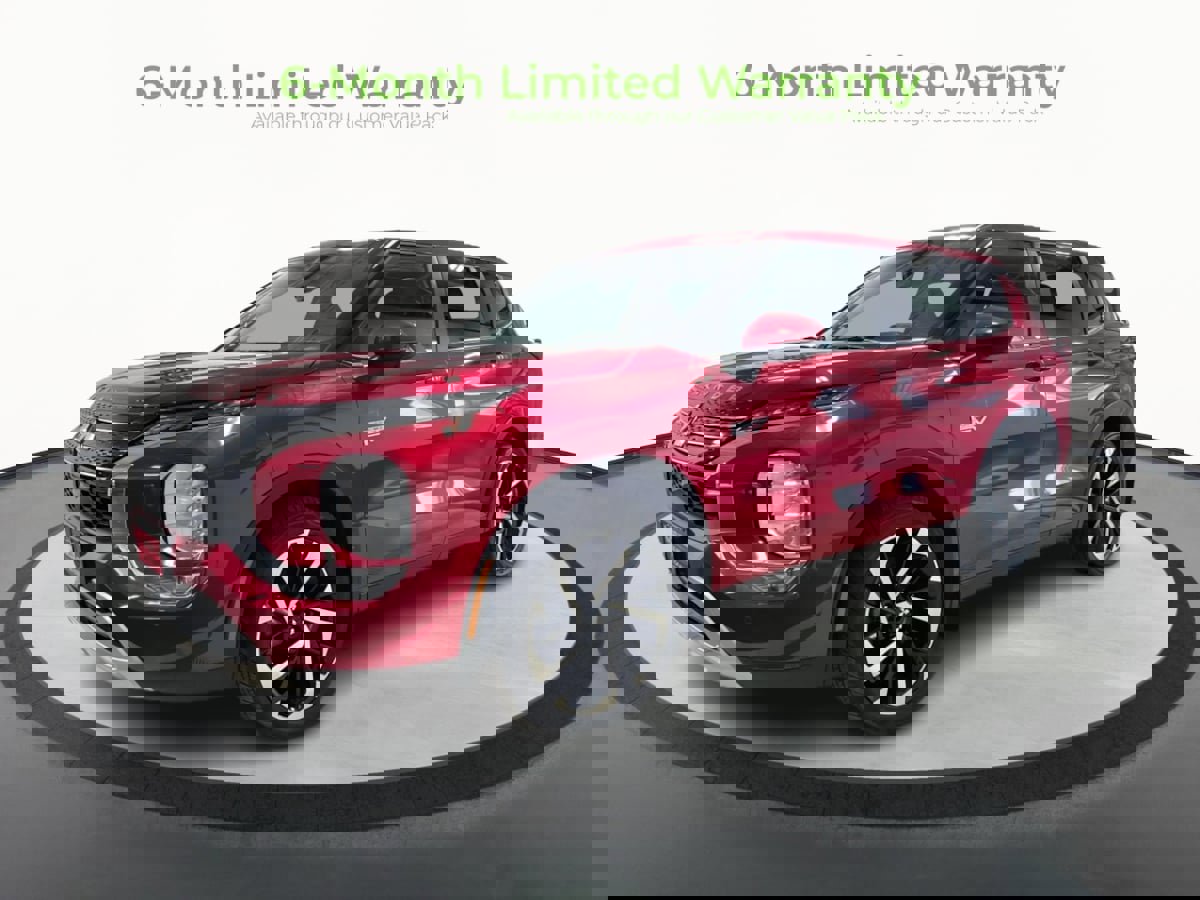 Used 2023 Mitsubishi Outlander SE image 3