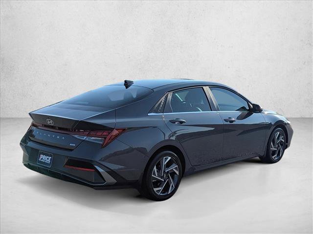 Certified 2025 Hyundai Elantra Limited FWD image 5