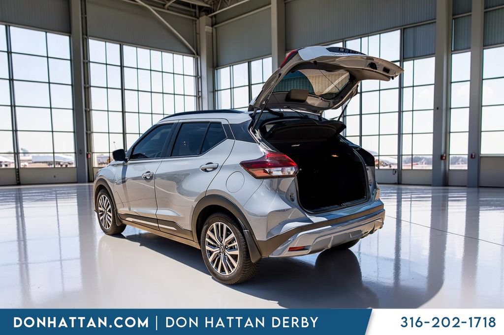 Used 2023 Nissan Kicks SR w/ SR Premium Package FWD image 31
