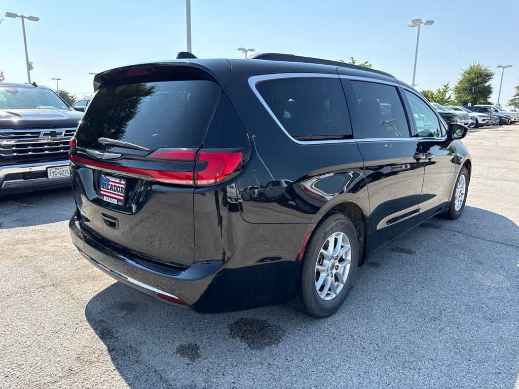 Used 2022 Chrysler Pacifica Touring-L FWD image 5