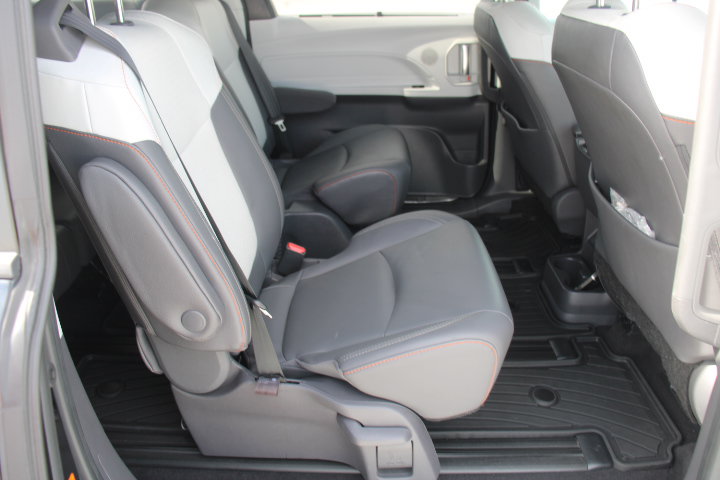 Used 2021 Toyota Sienna XSE w/ XSE Plus Package AWD/4WD image 18