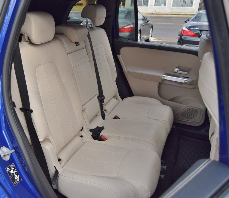 Used 2021 Mercedes-Benz GLB 250 4MATIC w/ Premium Package image 32