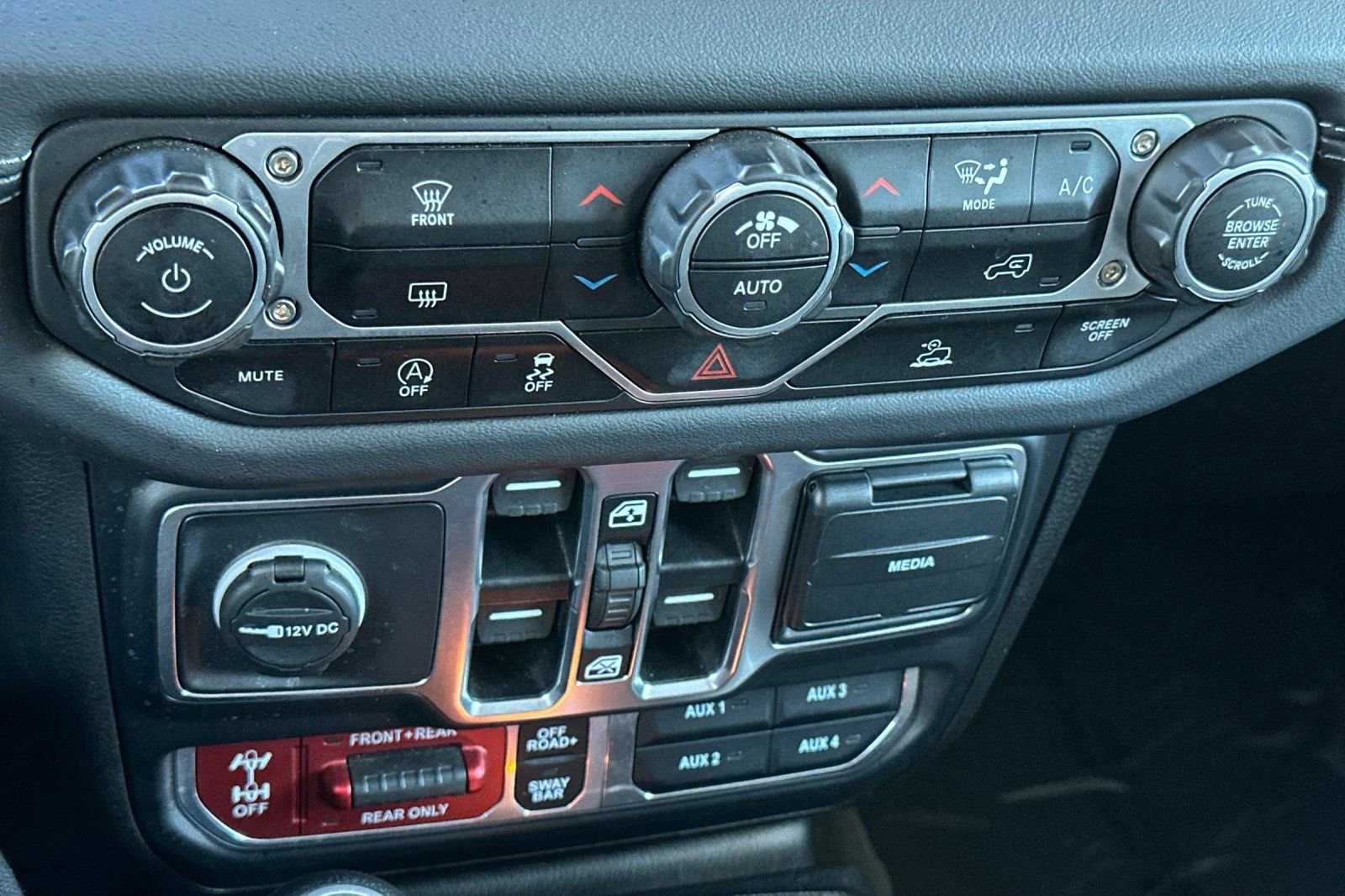 Used 2025 Jeep Wrangler Unlimited Rubicon image 20