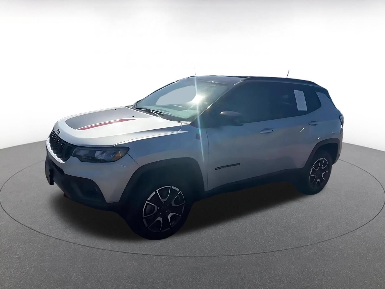 Used 2025 Jeep Compass Trailhawk AWD/4WD image 8