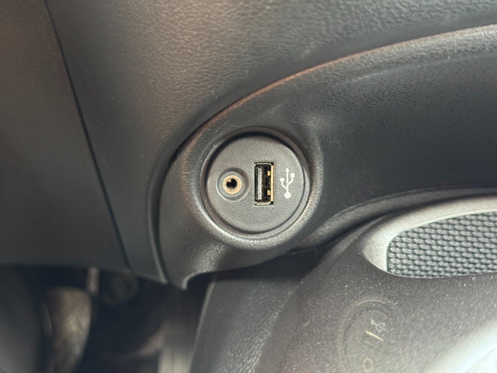 Used 2014 Nissan Juke SL AWD/4WD image 28