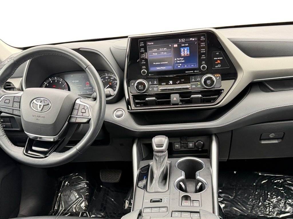 Used 2021 Toyota Highlander XLE image 16
