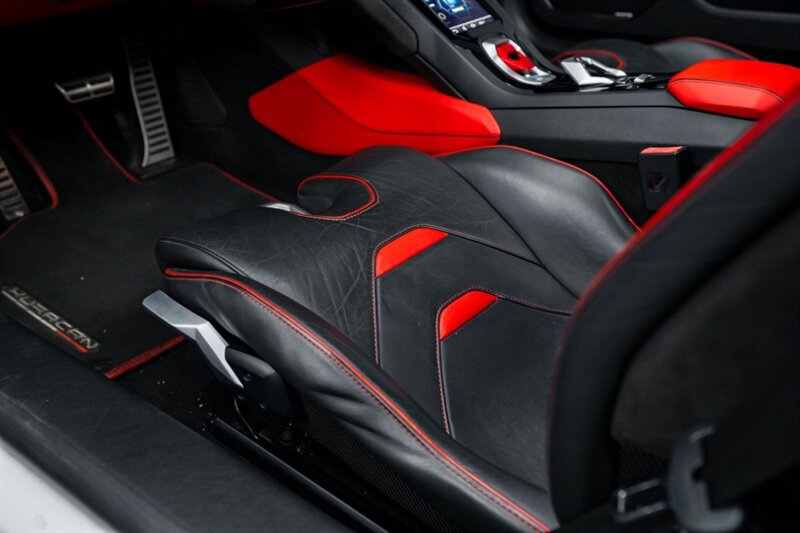 Used 2021 Lamborghini Huracan EVO RWD image 20