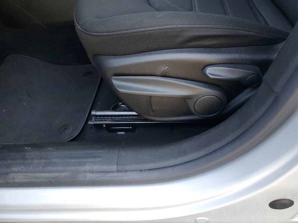 Used 2021 Jeep Renegade Latitude FWD image 18