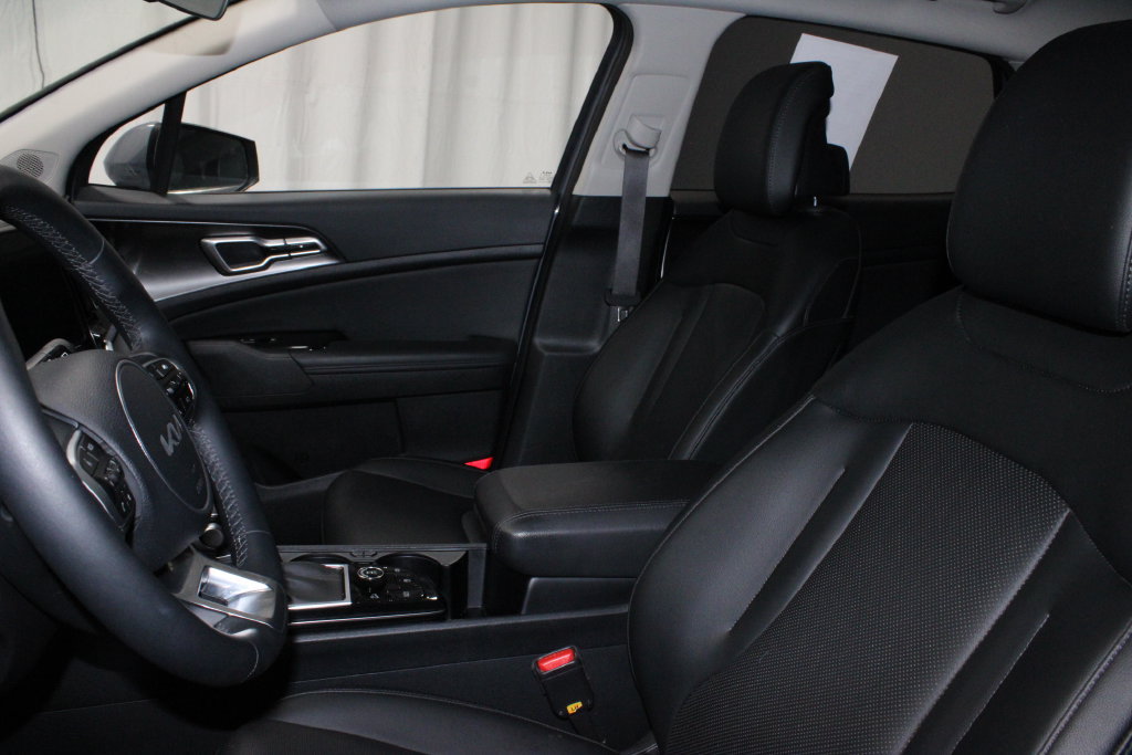 Used 2025 Kia Sportage EX AWD/4WD image 19