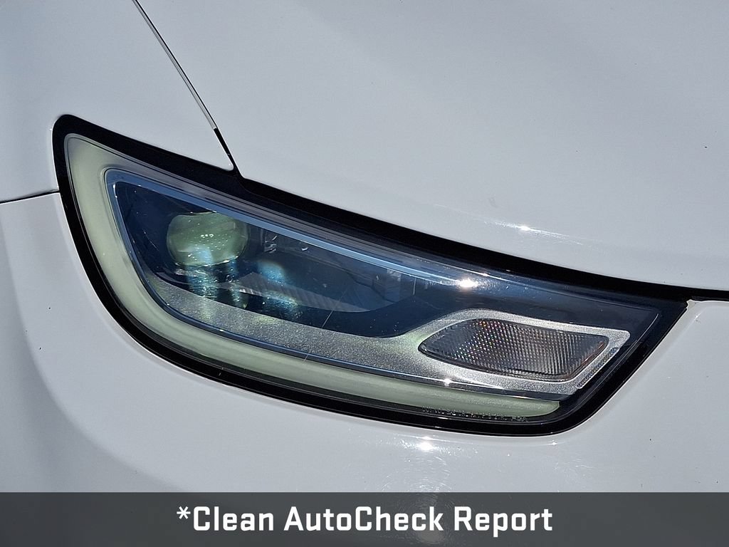 Used 2023 Chrysler Pacifica Touring-L FWD image 11