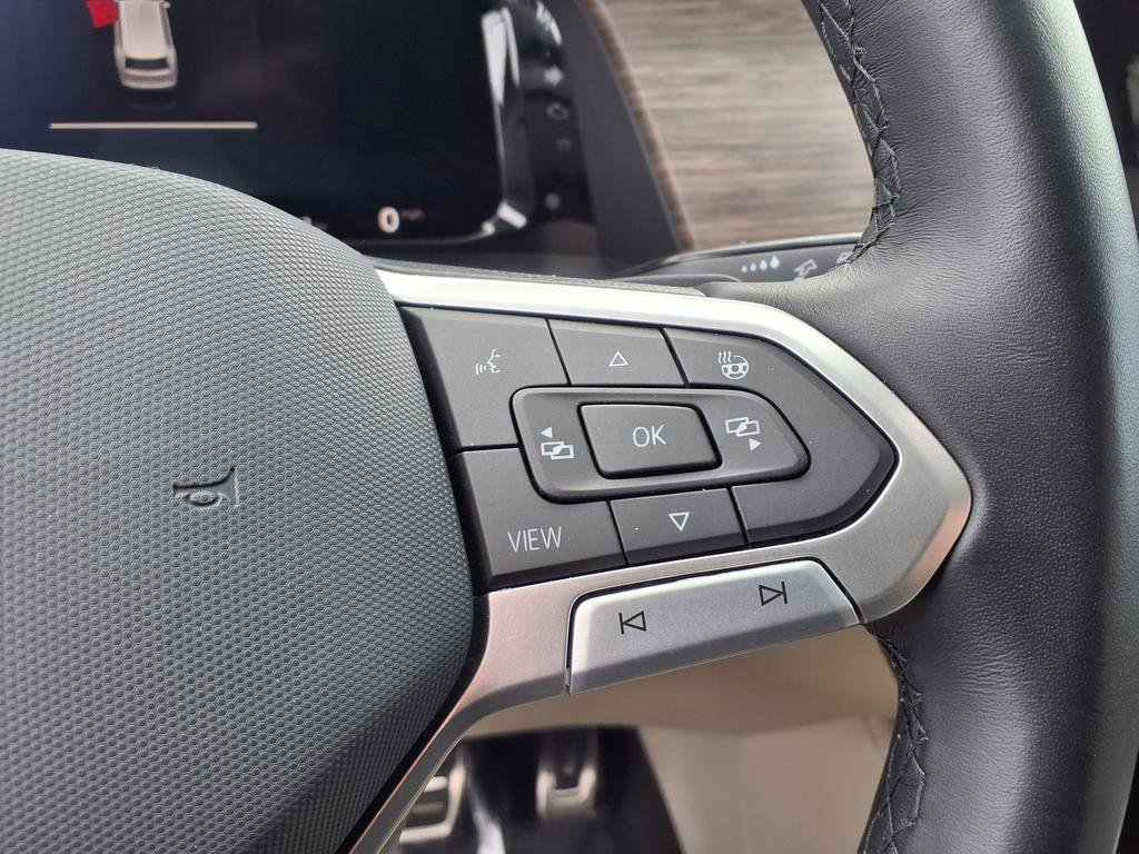 Used 2024 Volkswagen Atlas SEL Premium R-Line image 32