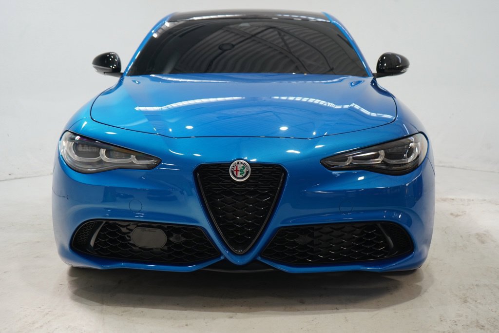Used 2024 Alfa Romeo Giulia Veloce AWD/4WD image 2