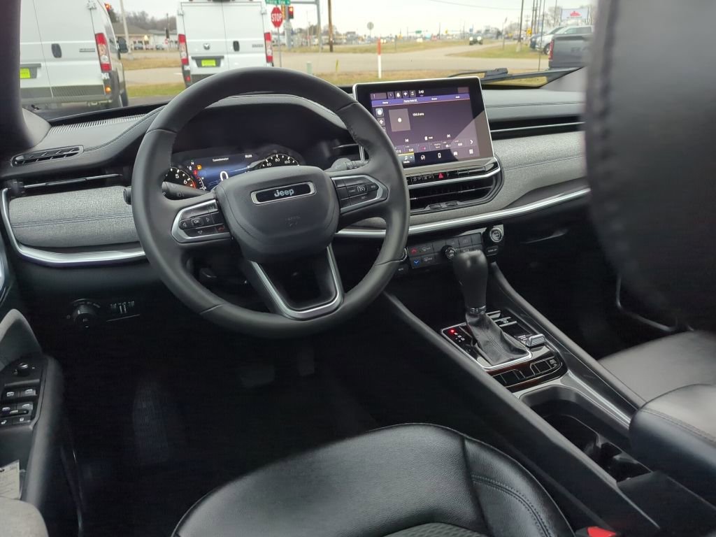 Used 2024 Jeep Compass Latitude image 15