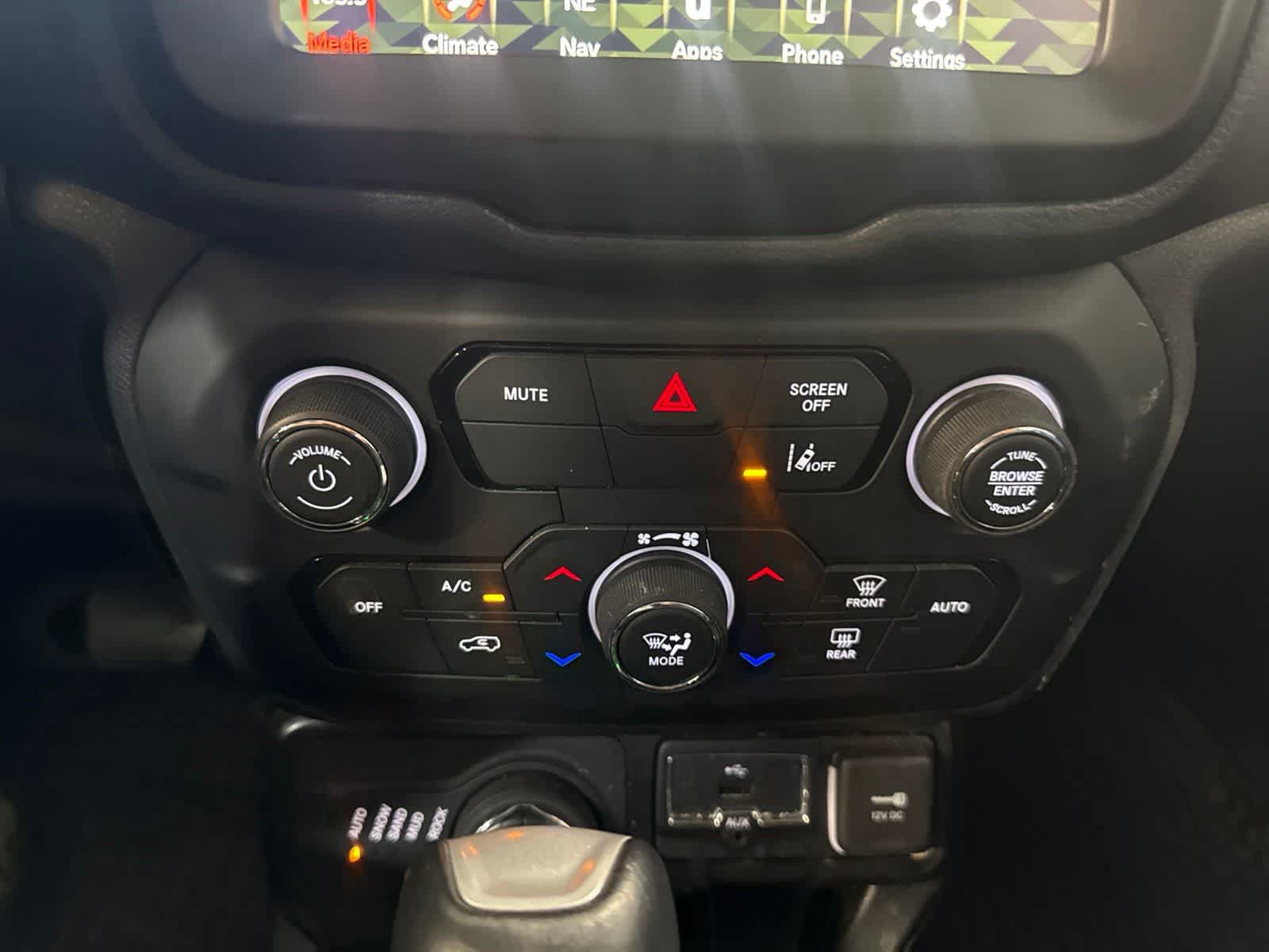 Used 2023 Jeep Renegade Trailhawk AWD/4WD image 29
