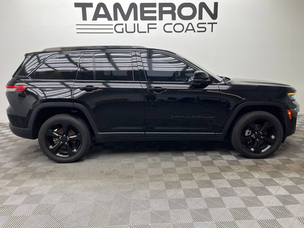 Used 2023 Jeep Grand Cherokee Altitude RWD image 4