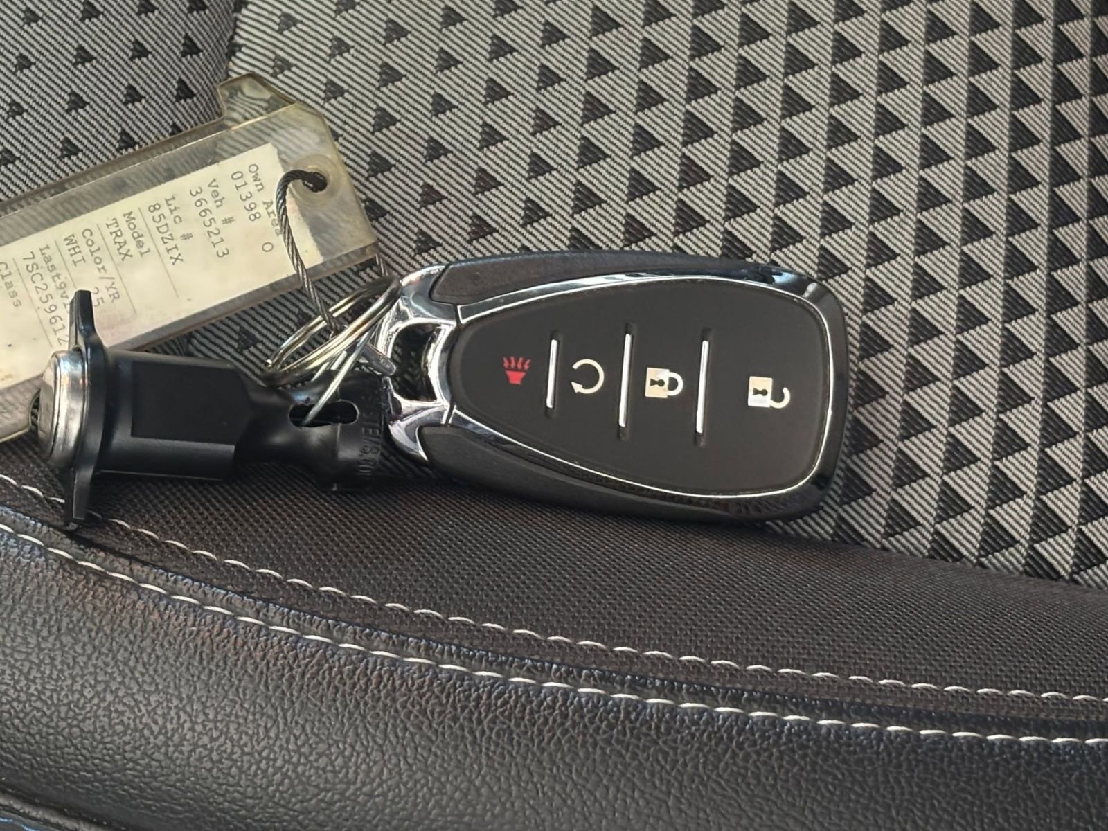 Used 2025 Chevrolet Trax LT w/ LT Convenience Package FWD image 25