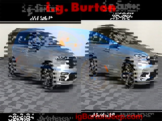 Used 2023 Chrysler Pacifica Pinnacle