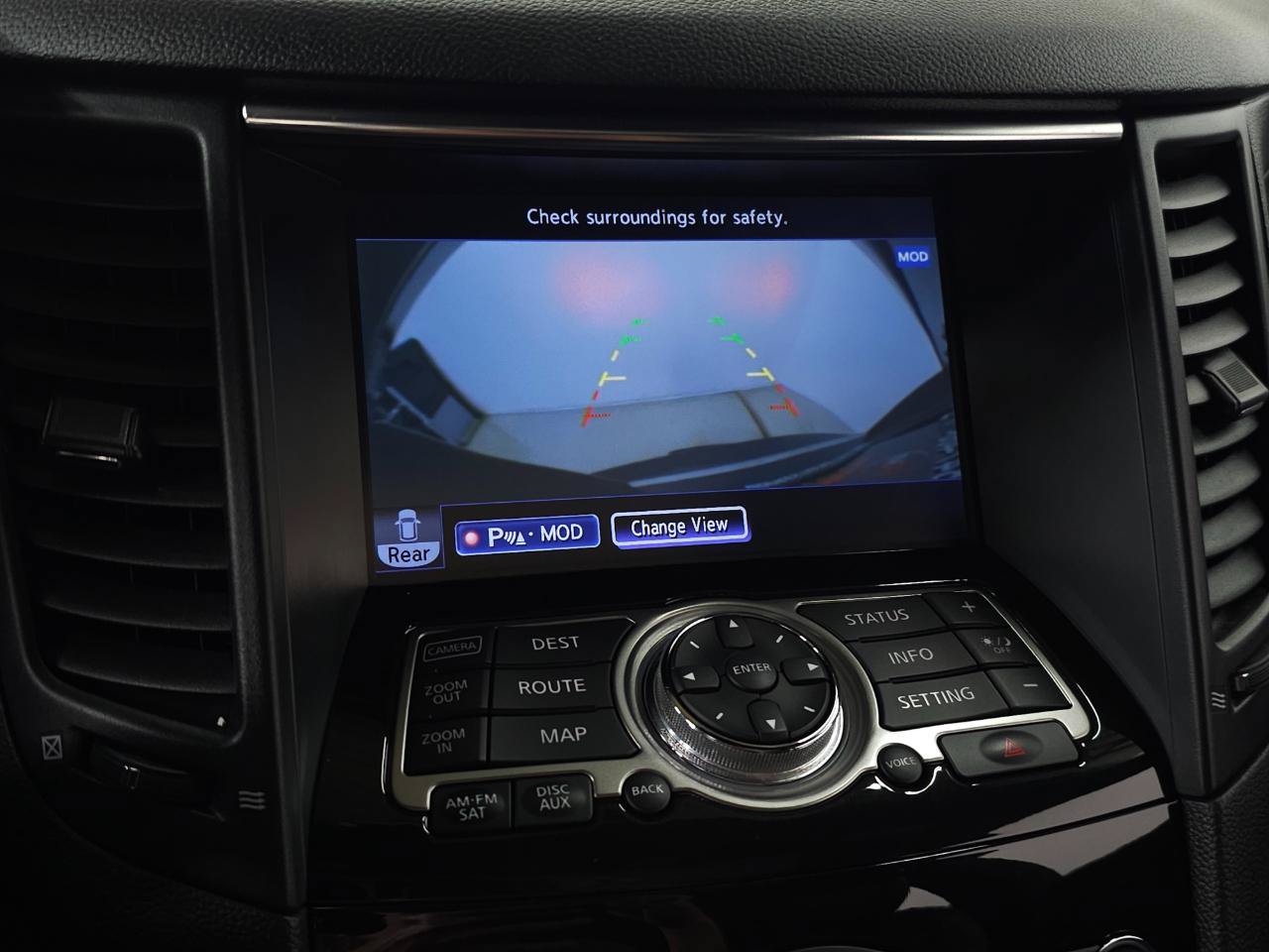 Used 2017 INFINITI QX70 AWD w/ Premium Package image 26