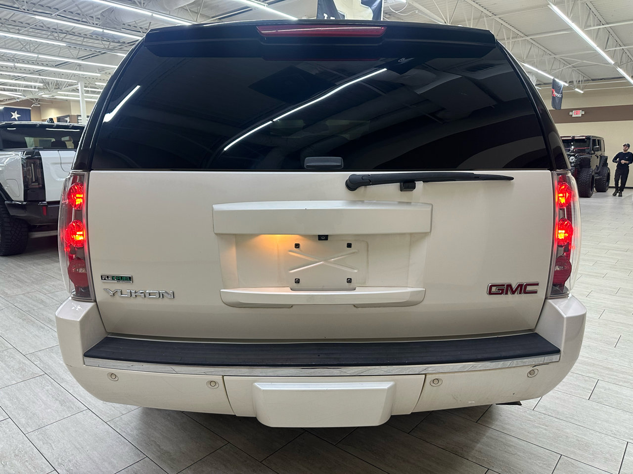 Used 2012 GMC Yukon Denali image 8