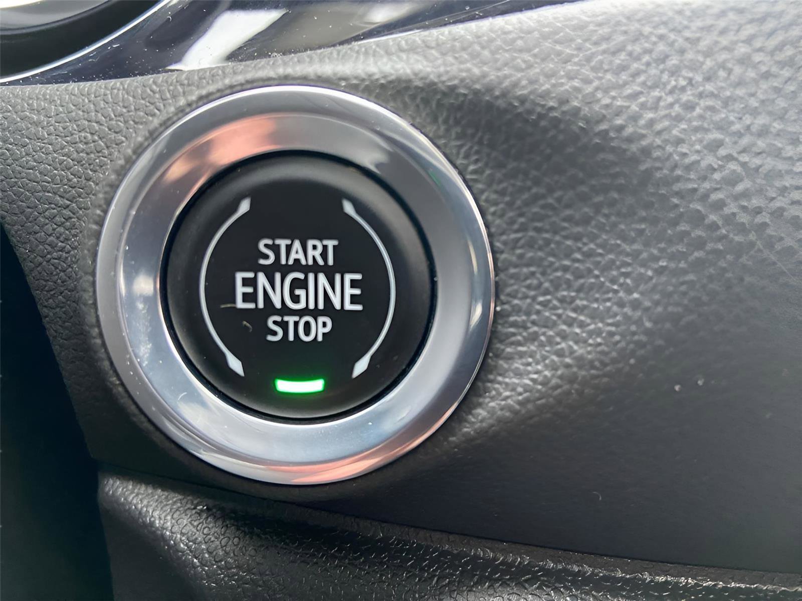 Used 2022 Buick Encore GX Essence w/ Experience Buick Package image 33