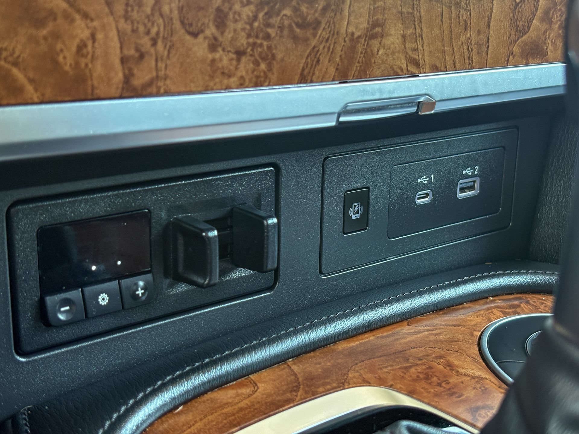 Used 2022 Nissan Armada SL RWD image 36