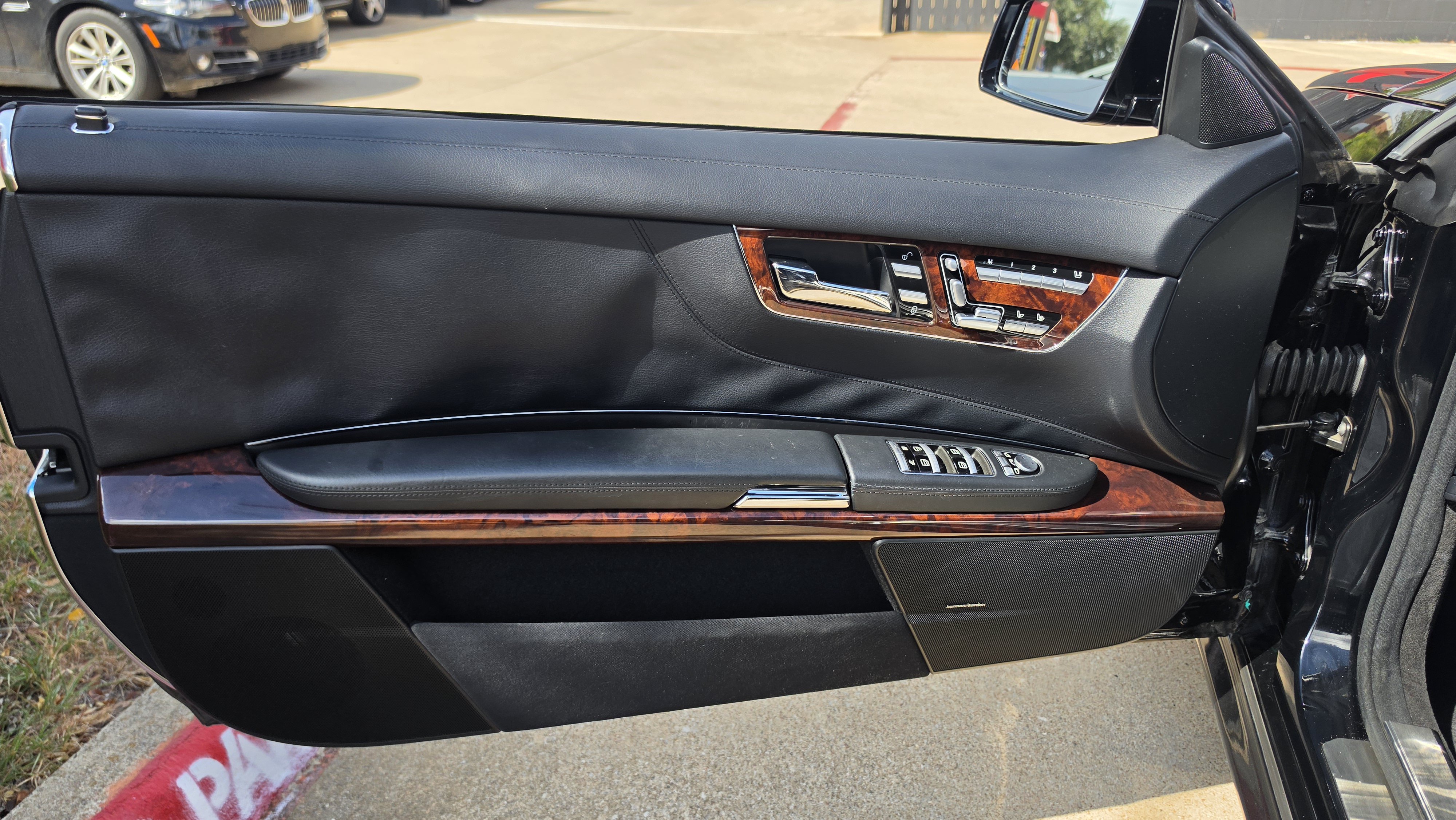Used 2012 Mercedes-Benz CL 550 4MATIC w/ Sport Pkg image 26