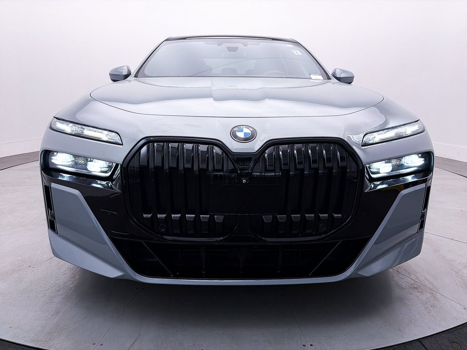 Used 2023 BMW 740i w/ Executive Package image 28