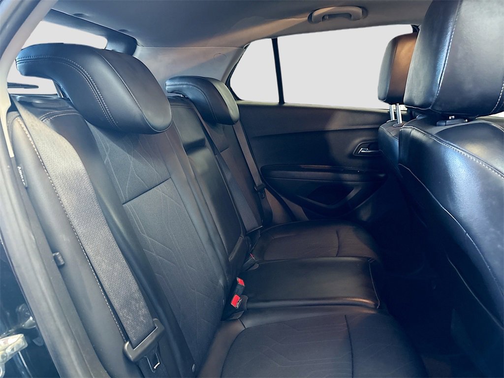 Used 2020 Chevrolet Trax LT w/ LT Convenience Package image 24