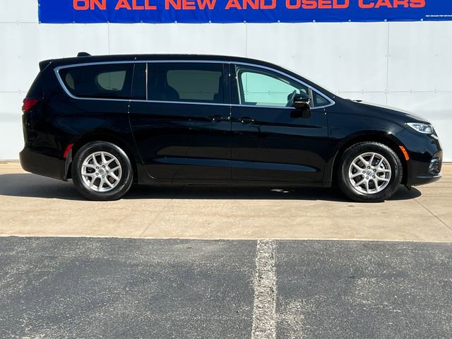 Used 2024 Chrysler Pacifica Touring-L image 47