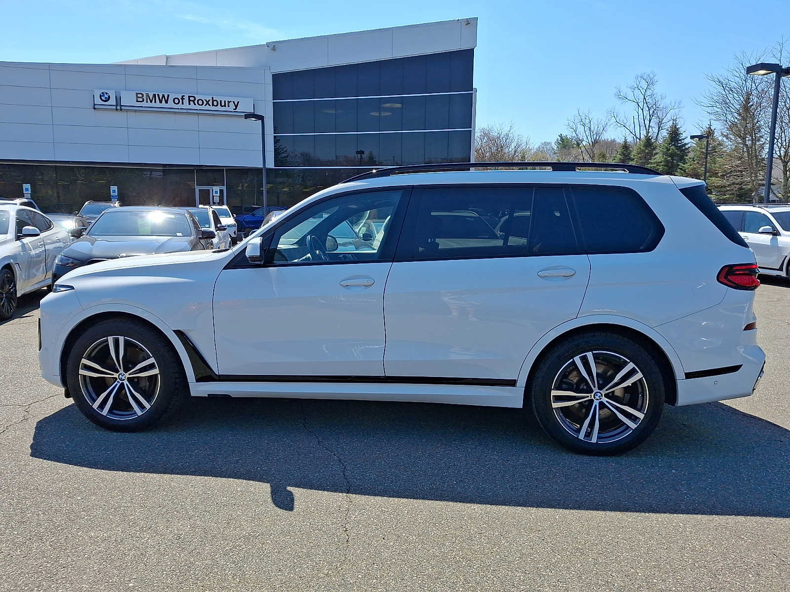 Used 2024 BMW X7 xDrive40i w/ M Sport Package AWD/4WD image 4