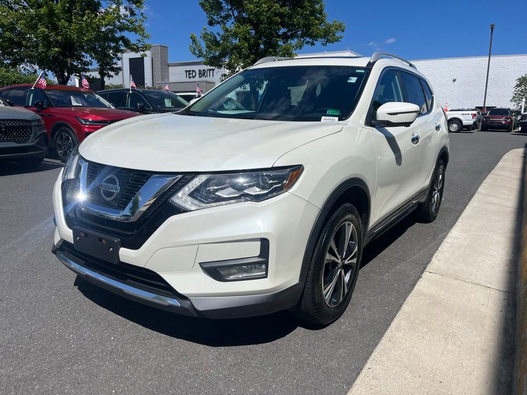 Used 2017 Nissan Rogue SL w/ SL Premium Package AWD/4WD image 3