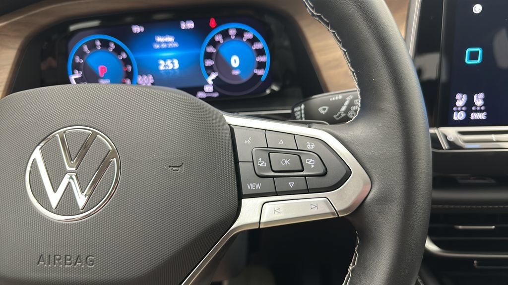 Used 2025 Volkswagen Atlas SE AWD/4WD image 18