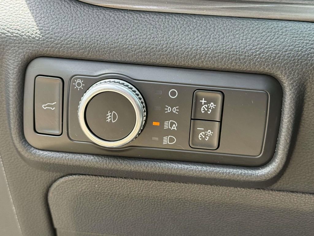 Used 2020 Ford Explorer Limited w/ Class III Trailer Tow Package AWD/4WD image 29