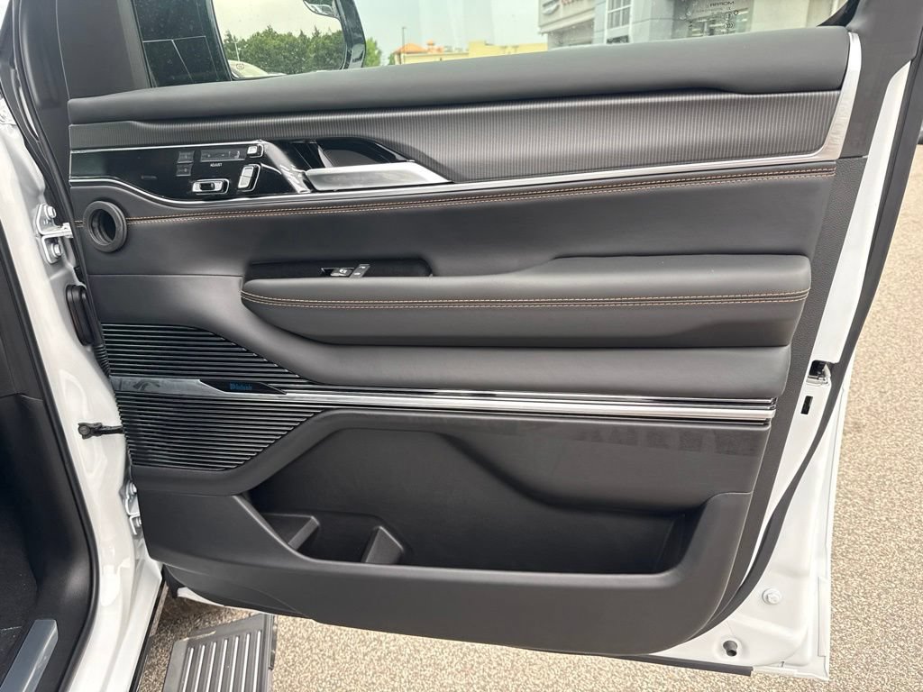 New 2026 Jeep Grand Wagoneer L Summit AWD/4WD image 35