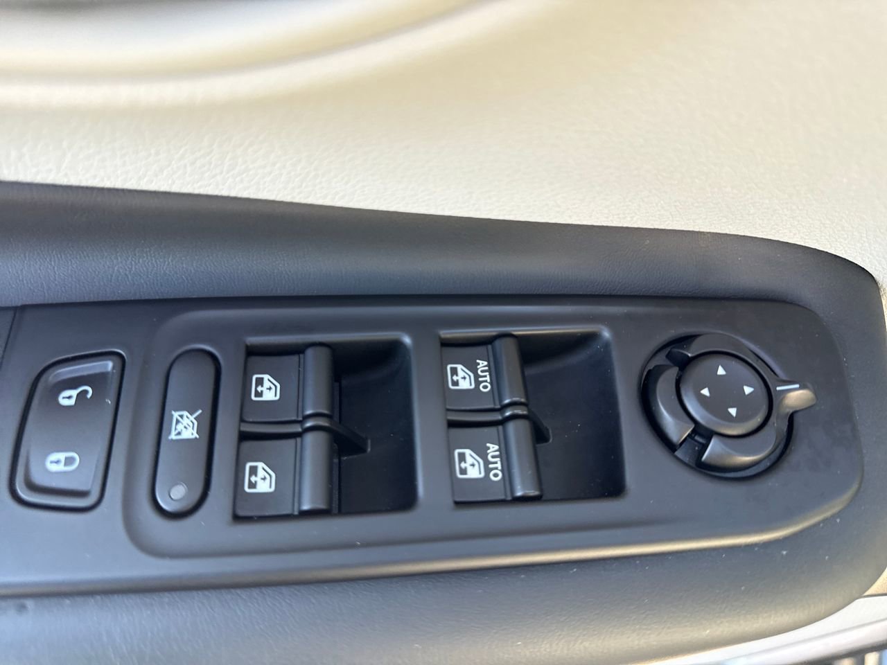 Used 2022 Jeep Renegade Latitude w/ Convenience Group AWD/4WD image 16