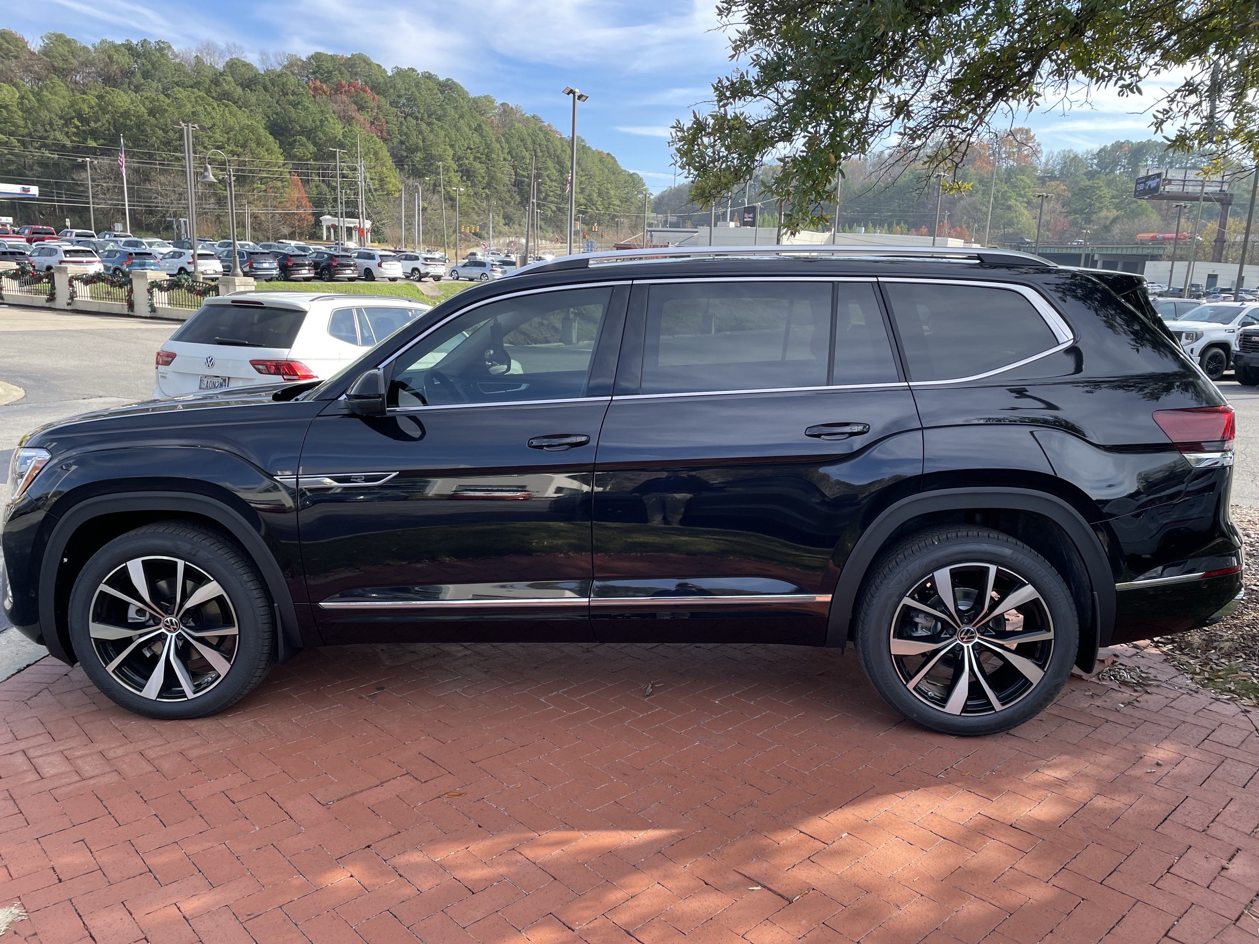 New 2026 Volkswagen Atlas SEL Premium R-Line AWD/4WD image 7